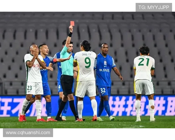 中超争议判罚四次VAR引爆舆论风暴